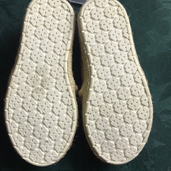 Oshkosh B’ gosh Belle Gold color girl shoes. - Picture 9 of 10